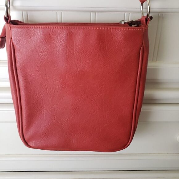 Bueno Red Leather Crossbody Bag - Picture 3 of 5